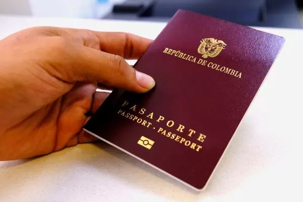Photo of Victoria de Petro dispara búsqueda de «cómo sacar pasaporte» en Google