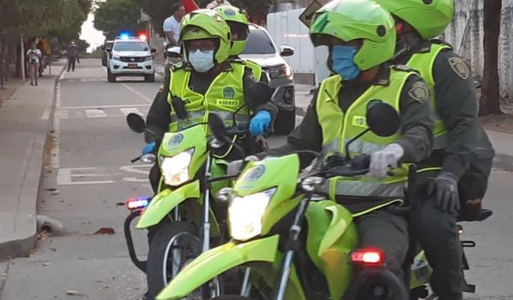 Photo of Asesinan a dos policías en Bolívar y lanzan granadas contra estaciones en Sucre