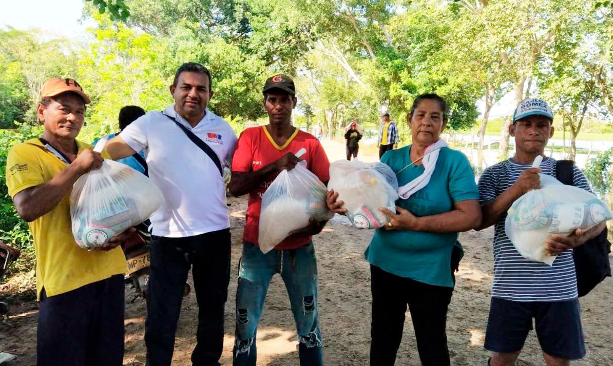 Photo of Entregan ayudas humanitarias a damnificados por el invierno en Pueblo Nuevo