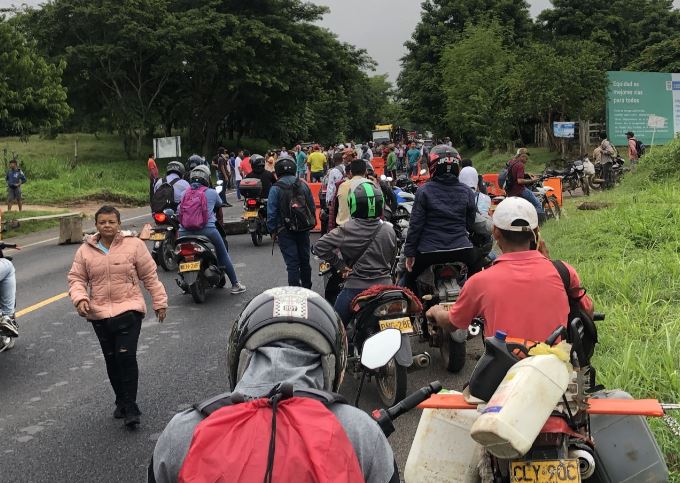 Photo of Bloquean la vía Planeta Rica – Montería por retrasos en obra vial