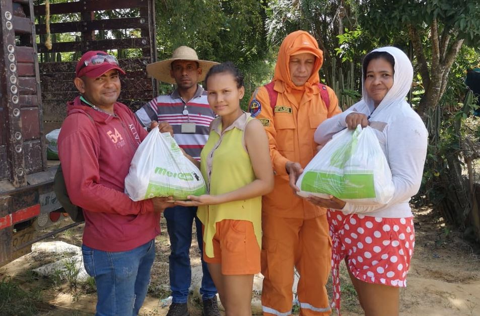 Photo of Colanta y Alcaldía de Pueblo Nuevo entregaron paquetes de alimentos a familias damnificadas por el invierno