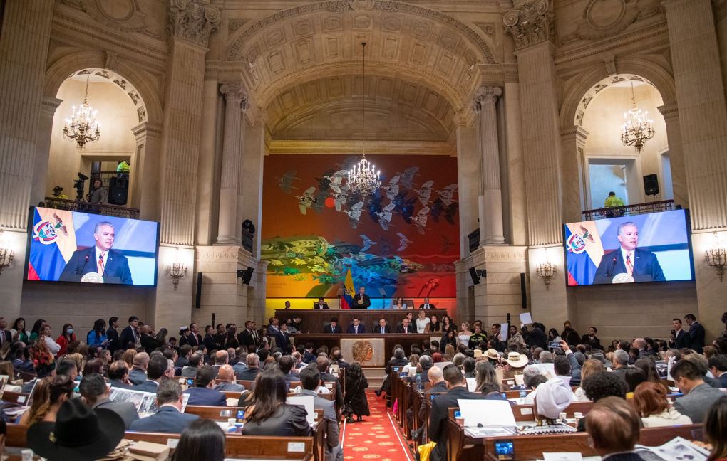 Photo of Liberales radican proyecto para que recargos nocturnos se paguen desde las 6:00 p.m.