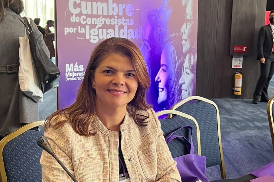 Photo of Senadora electa, Liliana Bitar, presente en Cumbre Nacional de Congresistas por la igualdad
