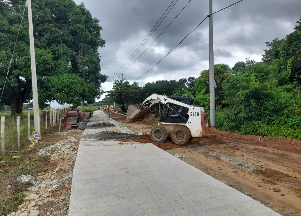 Photo of A toda máquina avanza la pavimentación de Calle Larga en Pueblo Nuevo