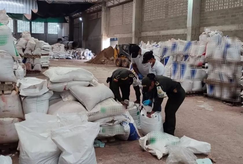 Photo of Desmantelan fábrica clandestina de fertilizantes falsos en el Atlántico