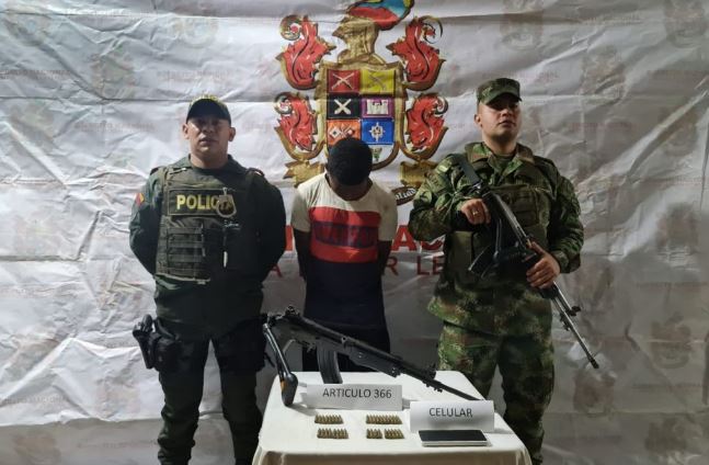 Photo of Cogieron a un soldado que habría hurtado un fusil para vendérselo al Clan del Golfo