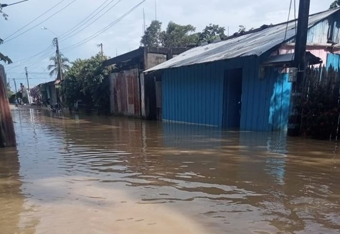 Photo of Lluvias torrenciales causan inundaciones en zona urbana de La Apartada