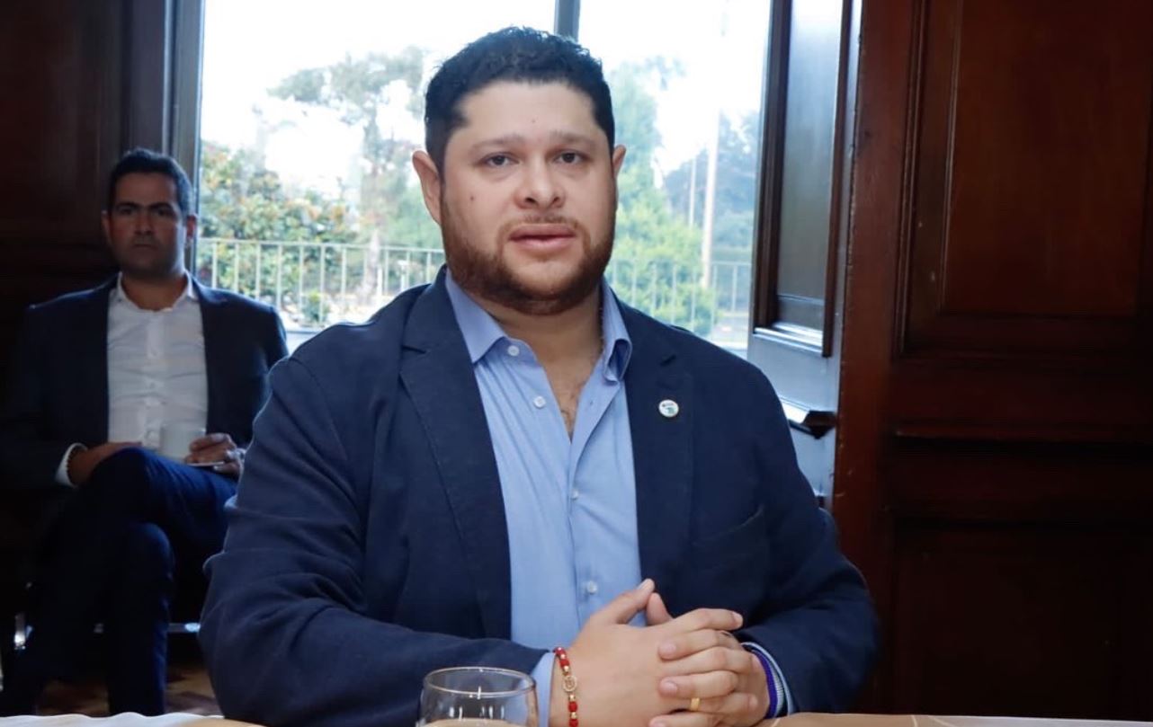 Photo of Gobernador Orlando Benítez denunció ante Ministro de Defensa problemas de seguridad en Córdoba