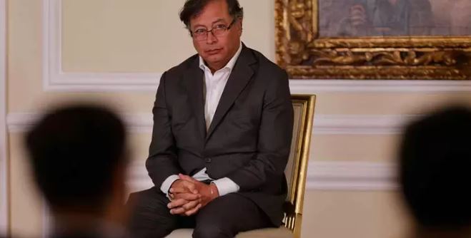 Photo of Petro habla de enemigos internos en su Gobierno por frase de minHacienda Ocampo