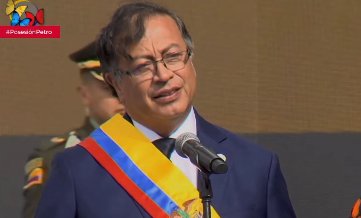 Photo of Presidente Gustavo Petro ordena traer la espada de Bolívar