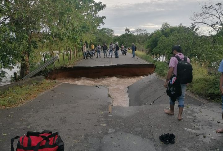 Photo of Ayapel amaneció incomunicado por colapso de dos puentes