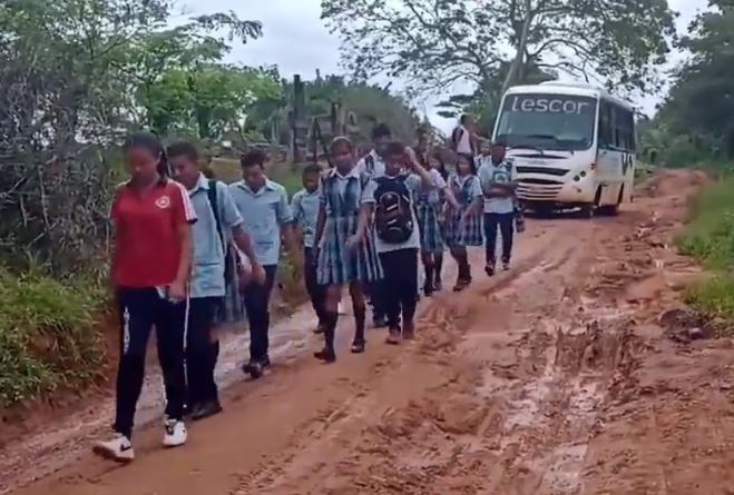 Photo of Denuncian dificultades para transporte de estudiantes en Centro Alegre, Planeta Rica