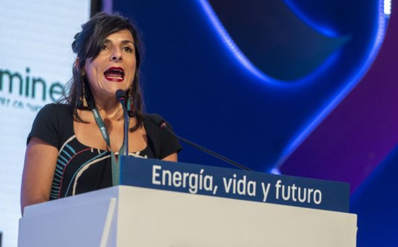 Photo of Ministra de Minas  se molestó con los periodistas por sus preguntas, y abandonó una rueda de prensa