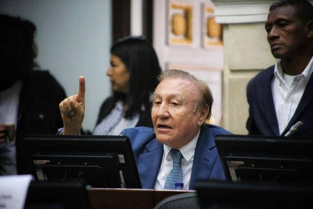 Photo of Es oficial: Rodolfo Hernández renuncia al Senado