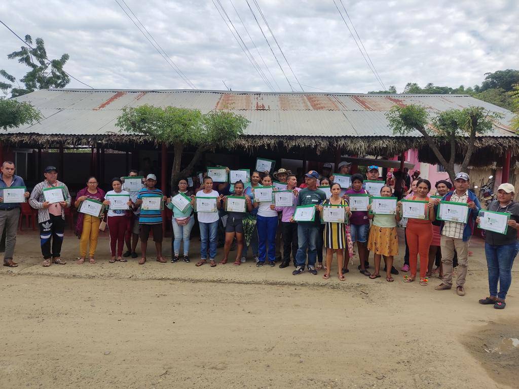 Photo of Entregan baldíos de la Nación a familias campesinas de Ayapel