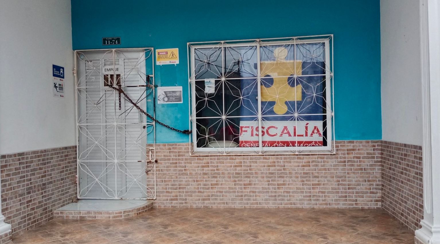 Photo of Otra vez: Atrancan sede de la Fiscalía en La Apartada por millonaria deuda de arriendo