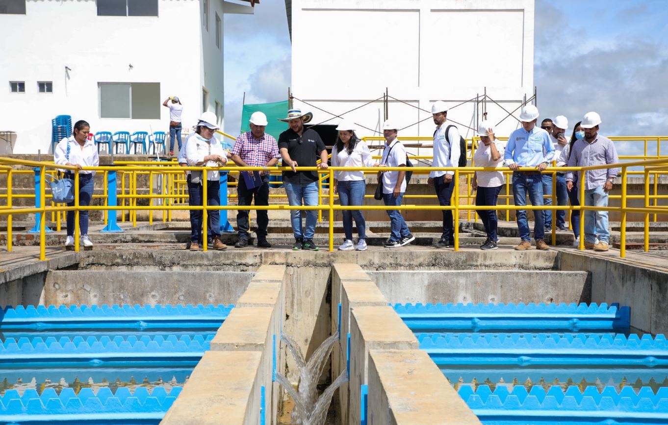 Photo of Gobernador de Córdoba espera reinicio de obras para terminar el acueducto del San Jorge