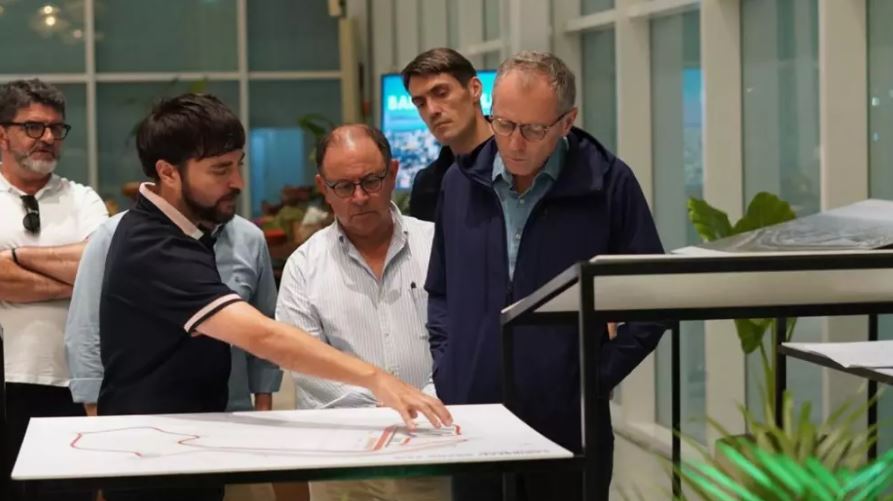 Photo of Presidente de la Fórmula 1 visitó Barranquilla para evaluar eventual premio en capital del Atlántico