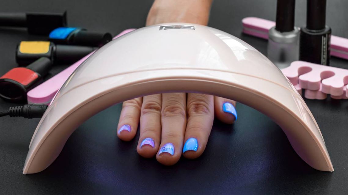 Photo of Secadora de uñas puede dañar el ADN y causar mutaciones cancerígenas