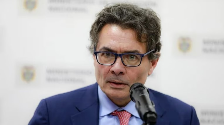 Photo of Se fue Alejandro Gaviria del gabinete de Petro: otros dos ministros también salen