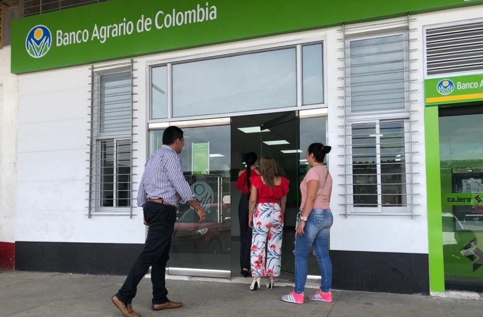 Photo of Petro pide a bancos bajar tasas de intermediación para evitar una crisis financiera