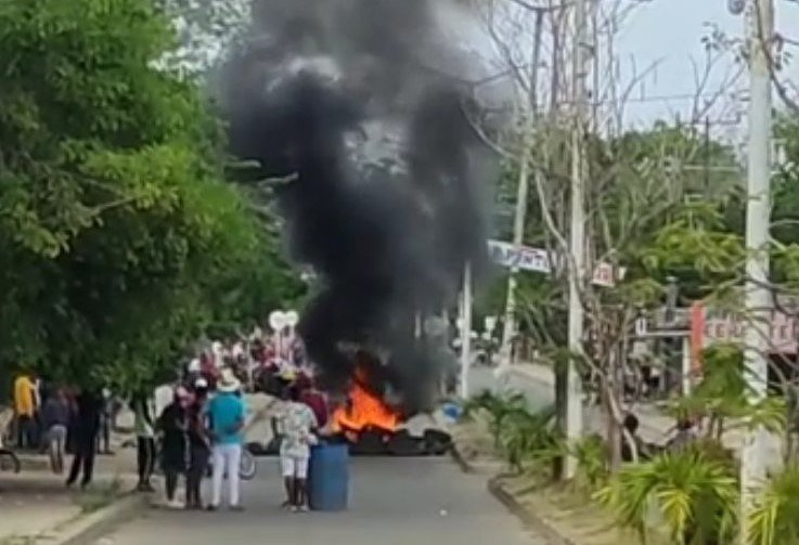 Photo of Decretan toque de queda en Ayapel por disturbios en paro minero