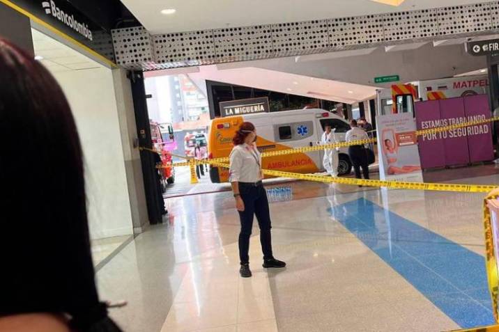 Photo of En Antioquia, un hombre lanzó polvo contra su ex en centro comercial y los dos mueren