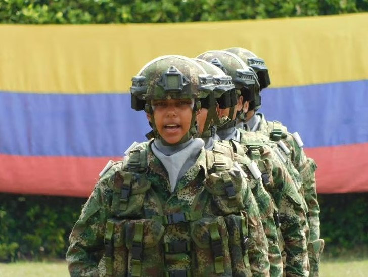 Photo of Entregan armas al primer contingente de soldados mujeres en Montería
