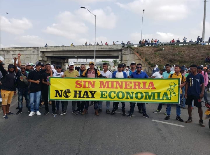Photo of Mineros del Bajo Cauca se levantaron de la mesa de diálogo porque el Gobierno los dejó plantados