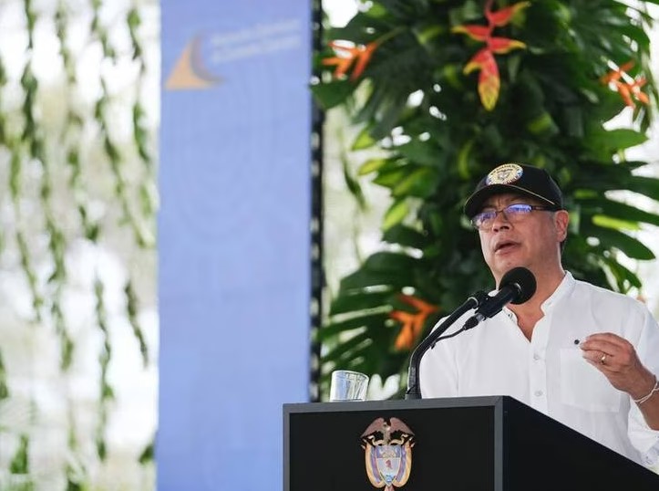 Photo of Si el Clan del Golfo está detrás de los bloqueos, entonces no quiere la paz: Petro sobre el paro minero