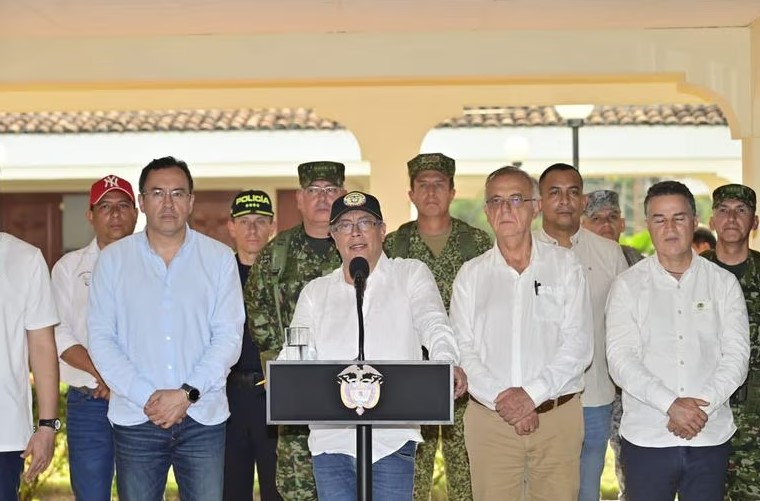 Photo of Buscaremos formalizar la minería en Bajo Cauca: Petro tras consejo de seguridad