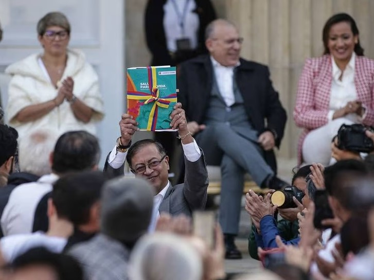 Photo of Sistema de salud será mixto y EPS no desaparecen: Acuerdo de Gobierno y Partidos
