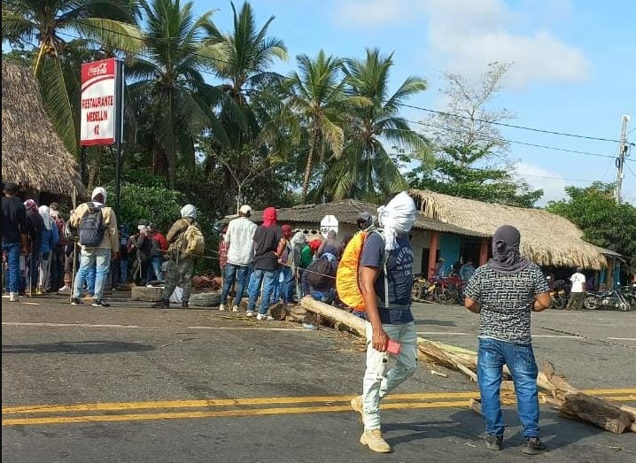 Photo of Mineros de Ayapel se tomaron el puente San Jorge