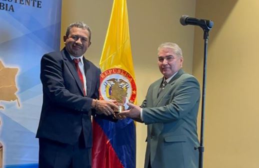 Photo of Alcalde de Pueblo Nuevo recibió premio como el mejor de Colombia por Solidaridad e Inclusión