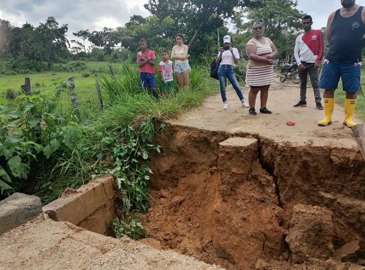 Photo of Colapsó puente en zona rural de Planeta Rica. Comunidad pide al alcalde atender la emergencia