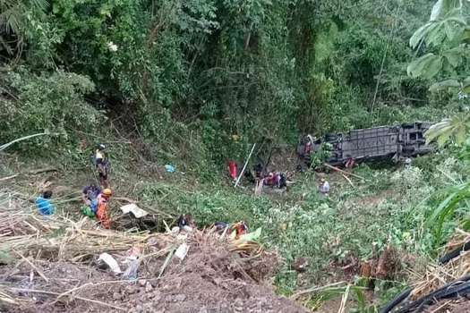Photo of Accidente en Santander dejó un saldo de diez personas muertas y 30 heridas