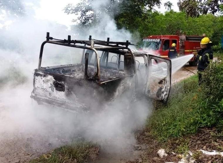 Photo of Grupo armado estaría detrás de la quema de tres vehículos en Córdoba
