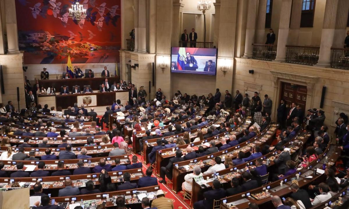 Photo of Gobierno de Petro fija salario mensual de congresistas en 43 millones de pesos