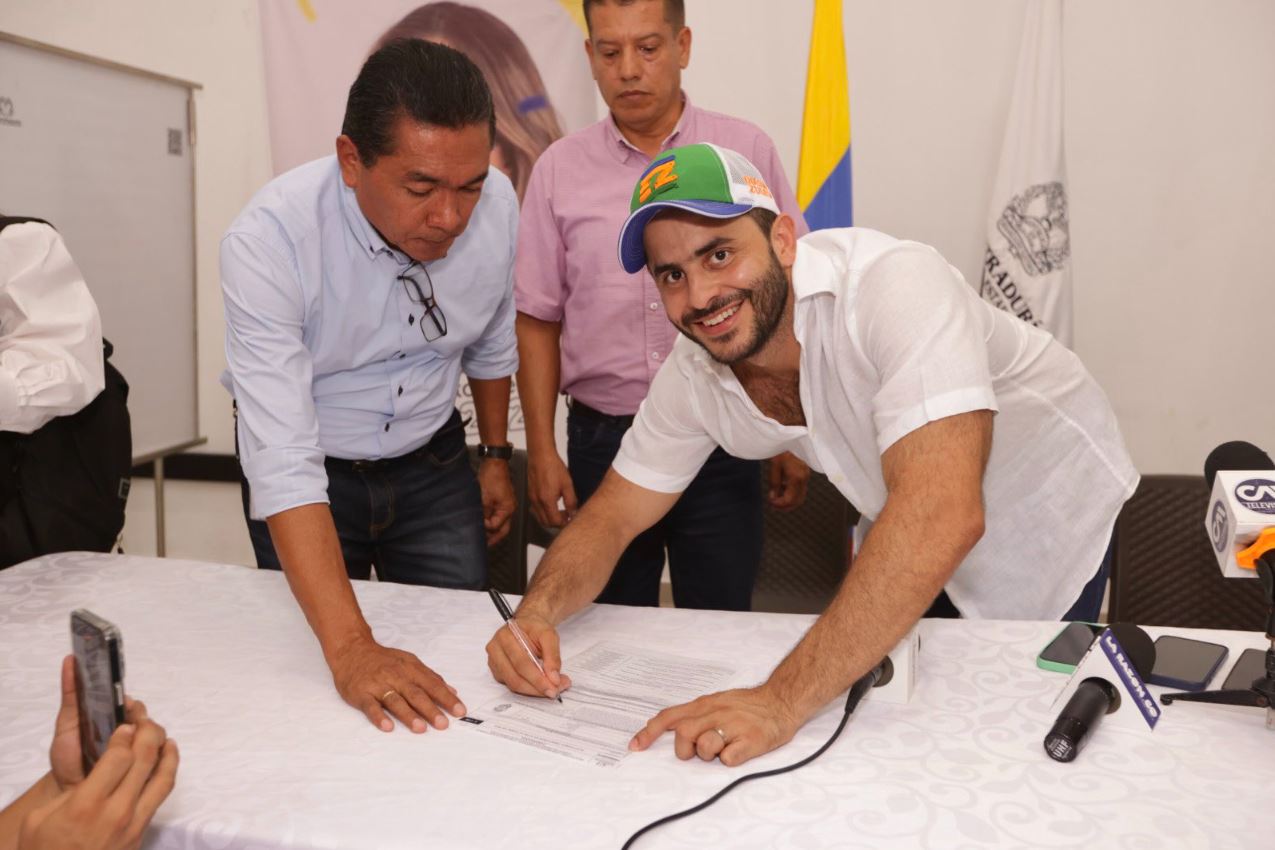 Photo of Erasmo Zuleta inscribió su candidatura a la Gobernación de Córdoba con el respaldo de 5 partidos
