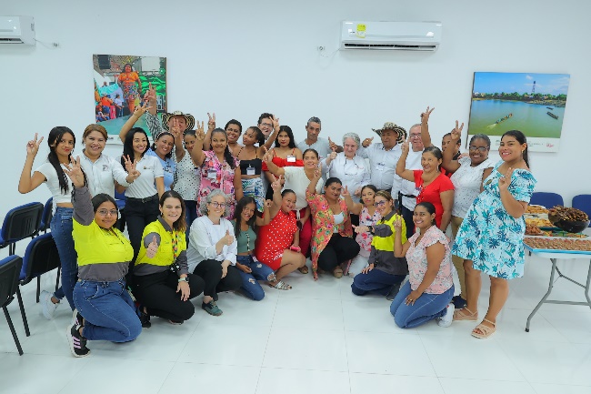Photo of Comunidades y Cerro Matoso  unidas alrededor de la cocina cordobesa