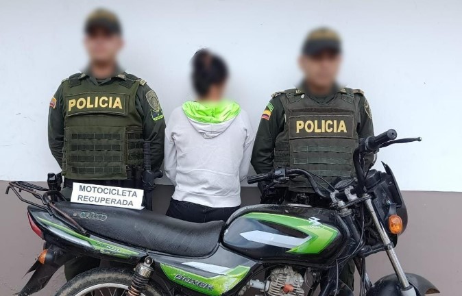 Photo of Andaba de compras con moto robada en La Apartada y fue capturada