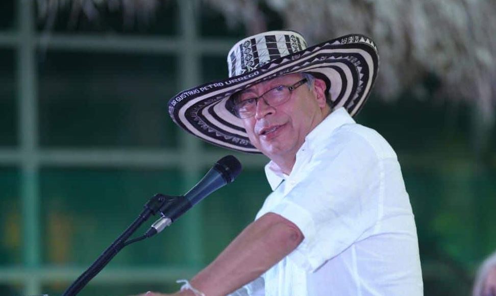 Photo of Desaprobación del presidente Petro subió al 63 %: Opinómetro