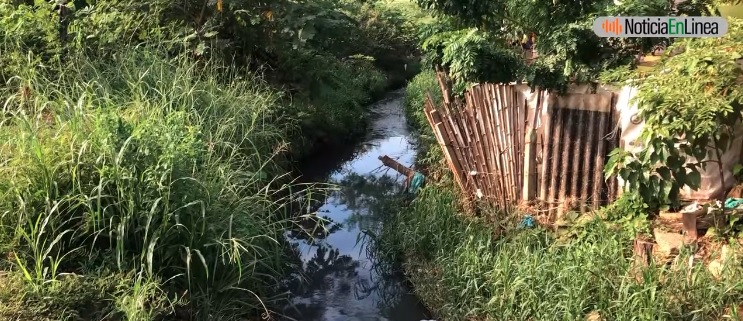 Photo of Nadie ha podido con un caño de aguas negras en el barrio Emmanuel de Montelíbano