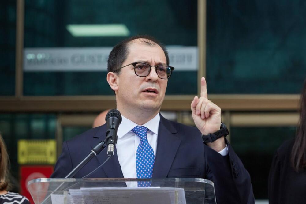 Photo of Fiscal General descarta salida del país ante supuestas amenazas del ELN