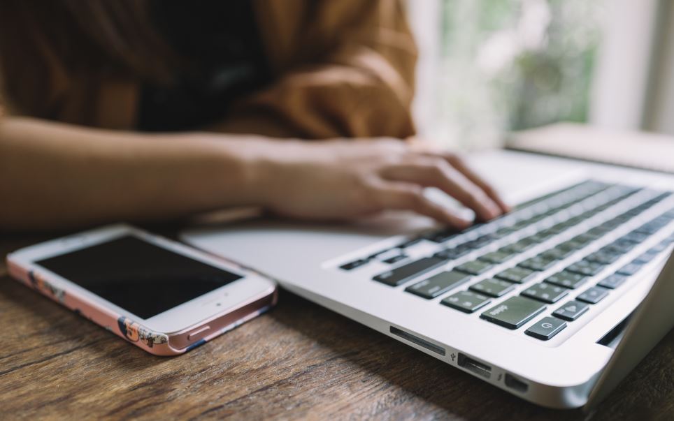 Photo of Cómo evitar que los celulares y computadores se sobrecalienten por las altas temperaturas