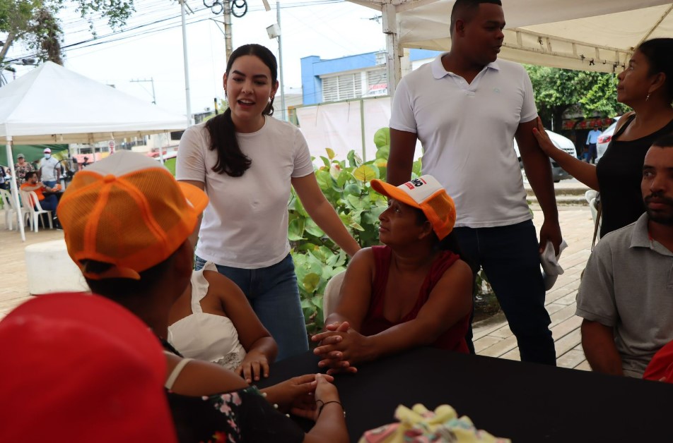 Photo of La “ruta mujeres pr1mero, tú lo vales” de la campaña de Erasmo Zuleta recorre el departamento