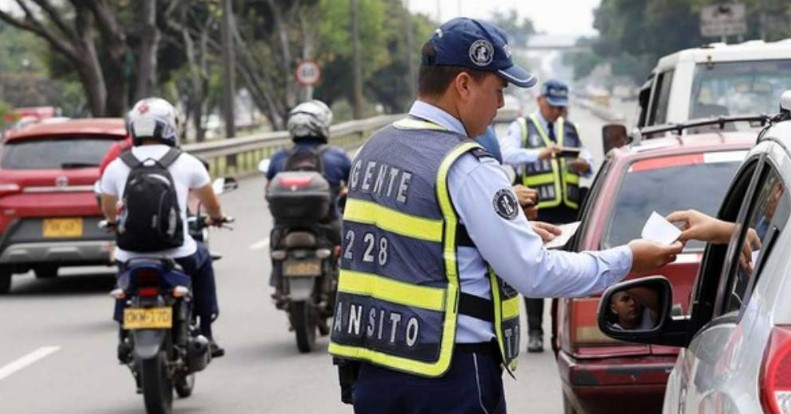Photo of Conducir sin licencia daría cárcel en Colombia: polémico proyecto del Pacto Histórico