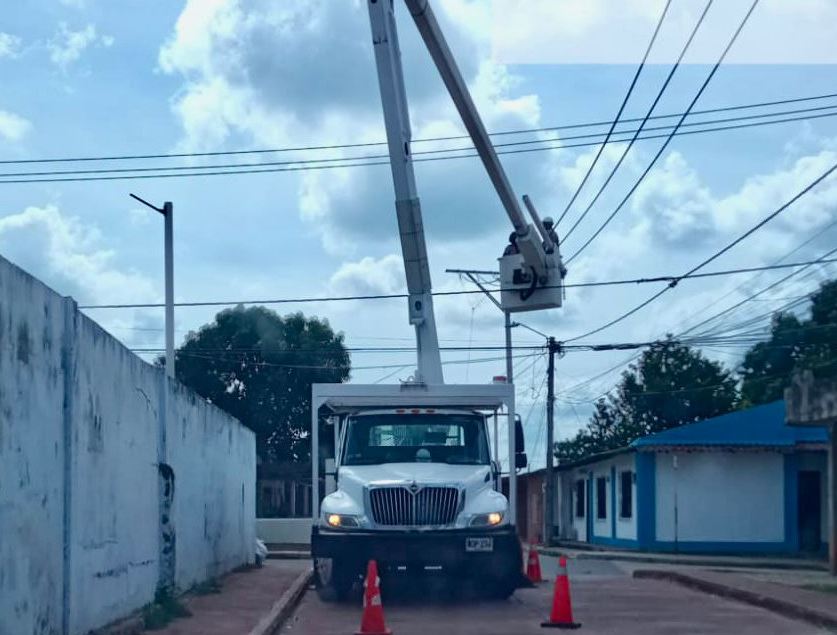 Photo of Afinia sigue renovando la infraestructura eléctrica en Pueblo Nuevo
