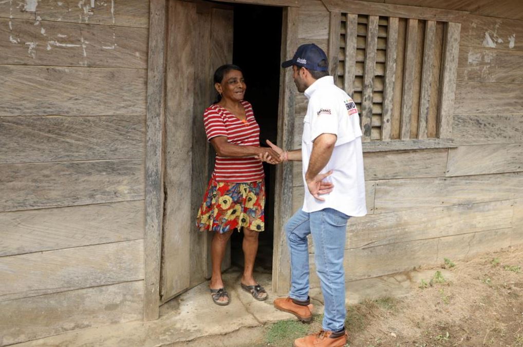 Photo of Erasmo Zuleta socializa con ciudadanos el programa Córdoba vive mejor, que construirá 10 mil viviendas