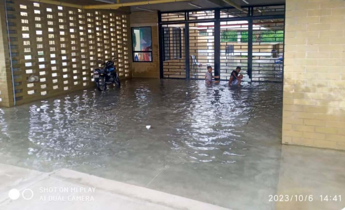 Photo of Se inundó colegio entregado por Shakira a mediados de septiembre en Barranquilla